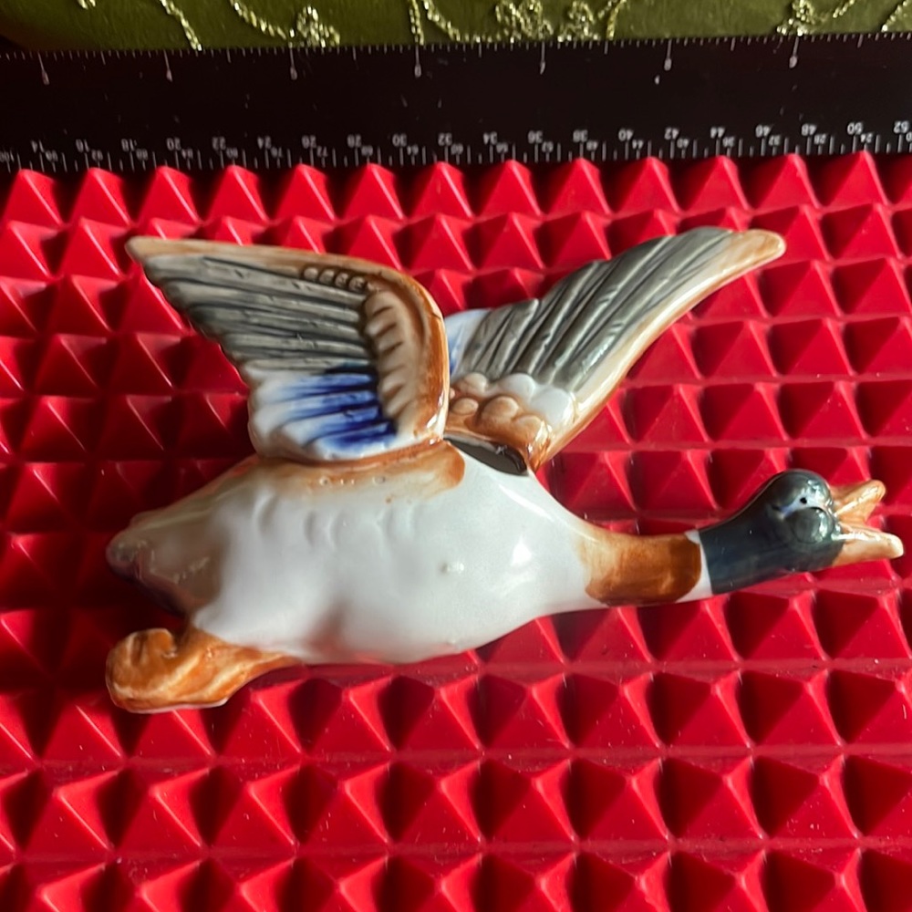 POST WWII JAPANESE WALL HANGING DUCK PLANTER